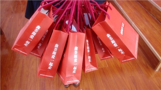 煙臺(tái)華順油氣潤(rùn)滑設(shè)備不僅能用于滾動(dòng)軸承和滑動(dòng)軸承，還在齒輪尤其是大型開式齒輪、蝸輪蝸桿、滑動(dòng)面、機(jī)車輪緣及軌道、鏈條等傳動(dòng)件獲得了廣泛應(yīng)用