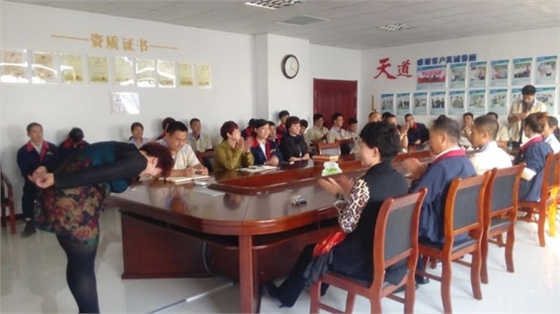 華順油氣潤滑設(shè)備公司每個(gè)月第一個(gè)工作日為感恩日！煙臺(tái)華順油氣潤滑系統(tǒng)&mdash;&mdash;中國油氣潤滑系統(tǒng)客戶認(rèn)可度最高品牌，可直接替代進(jìn)口同類產(chǎn)品。煙臺(tái)華順13年專注高效節(jié)能油氣潤滑系統(tǒng)，擁有12項(xiàng)國家專利技術(shù)，是國家高新技術(shù)企業(yè)，采用德國先進(jìn)技術(shù)，可提供整體交鑰匙工程，是國內(nèi)生產(chǎn)規(guī)模最大的油氣潤滑廠家