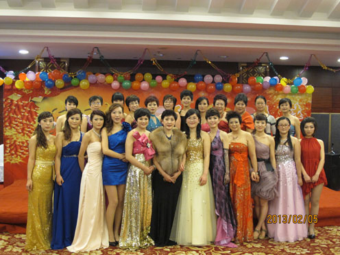 煙臺華順女員工合影