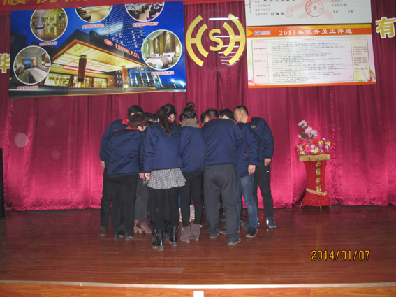 煙臺華順油氣潤滑之銷售人員感出口號：加油！加油！加油！