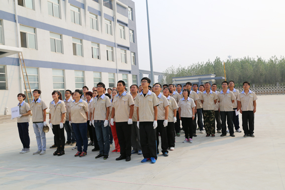 煙臺華順油氣潤滑運動會之唱國歌升國旗