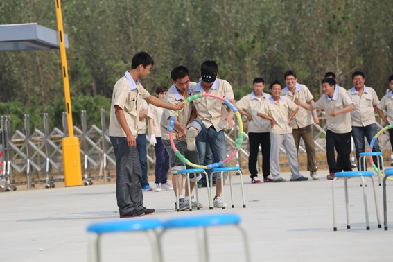 煙臺(tái)華順油氣潤(rùn)滑運(yùn)動(dòng)項(xiàng)目之信任游戲