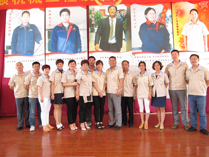 煙臺(tái)華順油氣潤滑之公司中高層合影