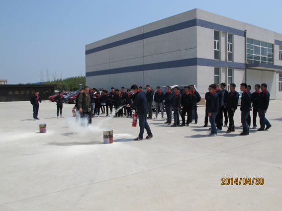 煙臺(tái)華順油氣潤滑之安全培訓(xùn)滅火器實(shí)際操作