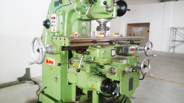 煙臺(tái)華順油氣潤(rùn)滑車(chē)間設(shè)備之銑床 煙臺(tái)華順油氣潤(rùn)滑車(chē)間設(shè)備之銑床