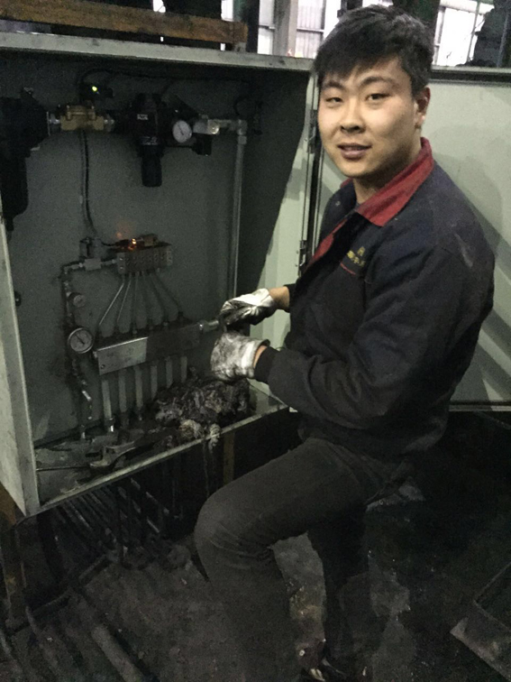 煙臺(tái)華順油氣潤(rùn)滑設(shè)備可提升傳動(dòng)件6-8倍使用壽命，高效省油，改善生產(chǎn)環(huán)境，節(jié)省人工，投資回收期僅半年，全面解決企事業(yè)潤(rùn)滑難題。煙臺(tái)華順油氣潤(rùn)滑系統(tǒng)承諾為企業(yè)提供終身售后服務(wù)和技術(shù)支持，專業(yè)售后團(tuán)隊(duì)、電話隨時(shí)響應(yīng)支持、24小時(shí)趕赴現(xiàn)場(chǎng)解決客戶需求