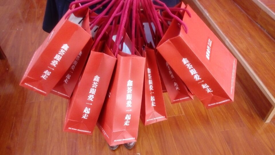 煙臺華順油氣潤滑設(shè)備不僅能用于滾動軸承和滑動軸承，還在齒輪尤其是大型開式齒輪、蝸輪蝸桿、滑動面、機車輪緣及軌道、鏈條等傳動件獲得了廣泛應(yīng)用