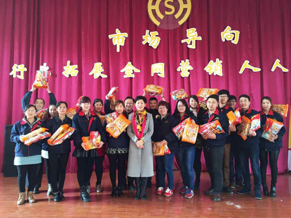 煙臺華順油氣潤滑設(shè)備公司每月早會都會評選一個(gè)冠軍隊(duì)發(fā)放小獎(jiǎng)品哦！煙臺華順油氣潤滑設(shè)備公司自主研發(fā)的油氣集中潤滑系統(tǒng)、外置式油氣分配器等七項(xiàng)產(chǎn)品獲得了國家實(shí)用新型專利，實(shí)現(xiàn)了油氣潤滑系統(tǒng)關(guān)鍵部件的國產(chǎn)化