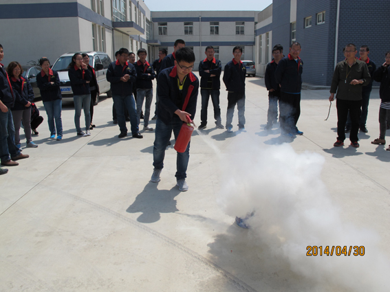 安全培訓滅火器實際操作1