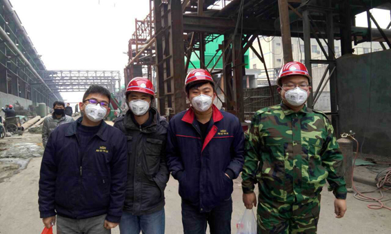 華順油氣潤滑售后人員客戶服務(wù)現(xiàn)場